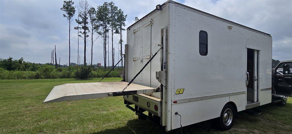 2005 Chevrolet C5500 - $19,995
