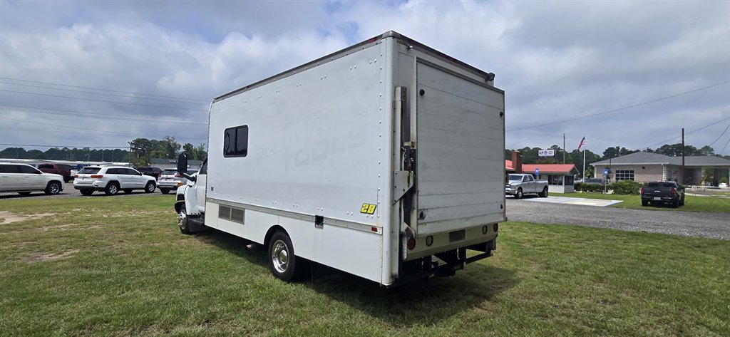 2005 Chevrolet C5500 - $19,995