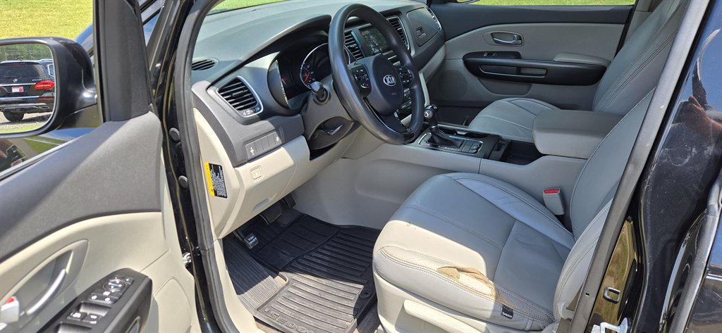 2016 Kia Sedona - $10,995