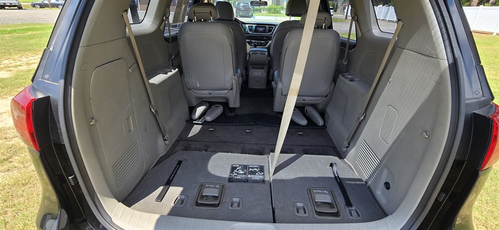 2016 Kia Sedona - $10,995