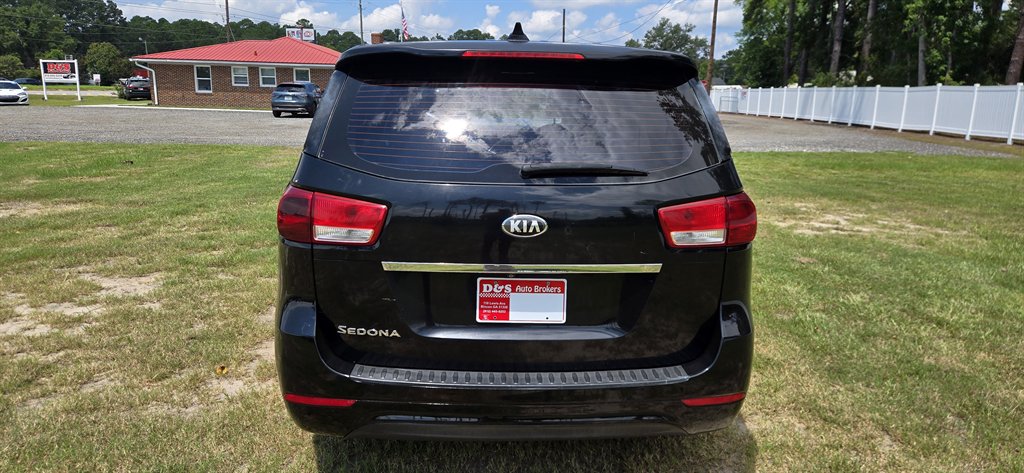 2016 Kia Sedona - $10,995