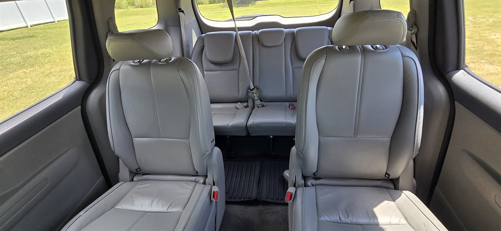 2016 Kia Sedona - $10,995