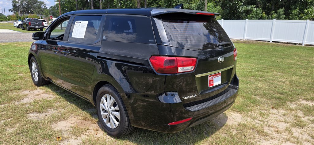 2016 Kia Sedona - $10,995