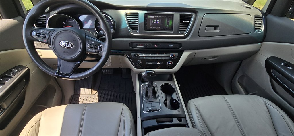 2016 Kia Sedona - $10,995
