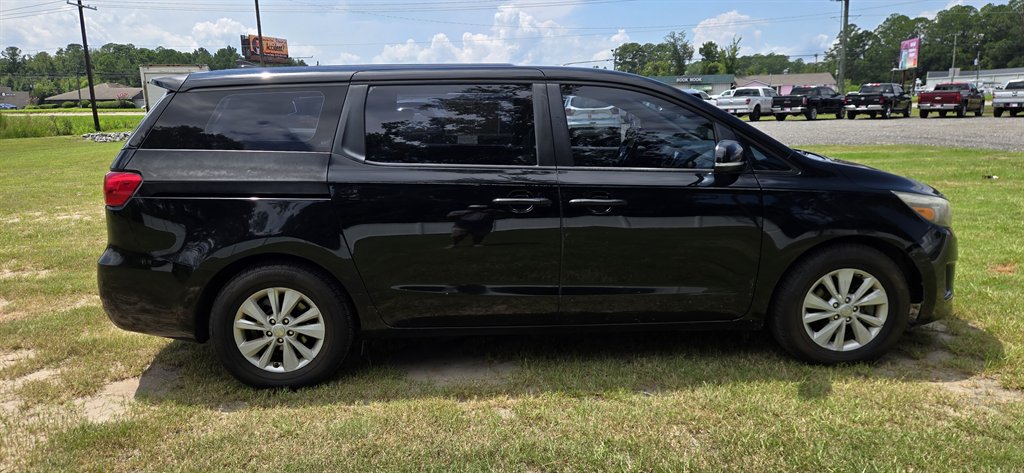 2016 Kia Sedona - $10,995