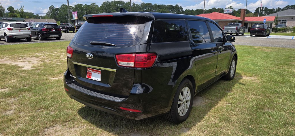 2016 Kia Sedona - $10,995