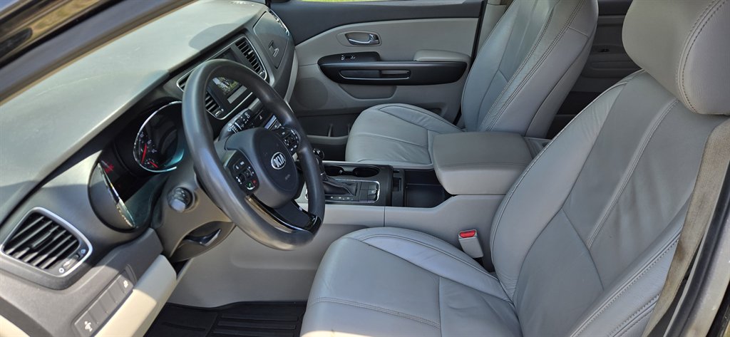 2016 Kia Sedona - $10,995