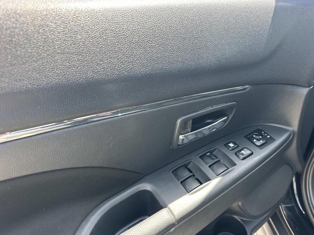 2021 Mitsubishi Outlander - $12,000
