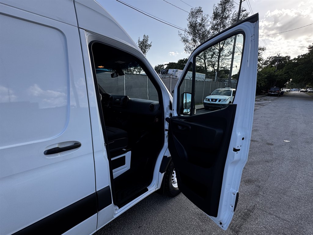 2019 Freightliner Sprinter - $27,995