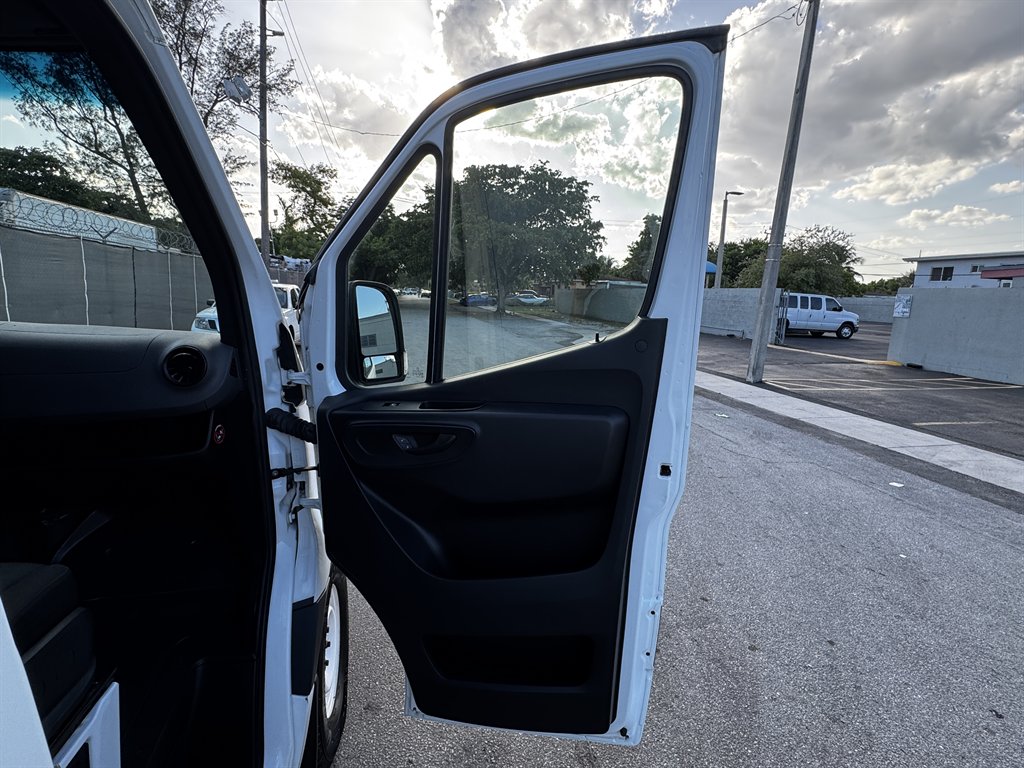 2019 Freightliner Sprinter - $27,995