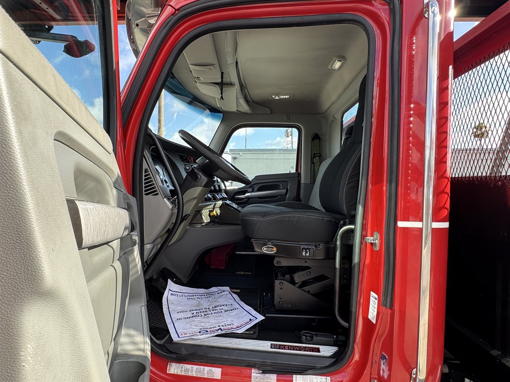 2016 Kenworth T880 - $74,995