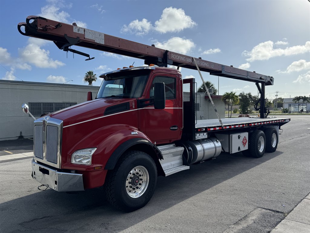 2016 Kenworth T880 - $74,995