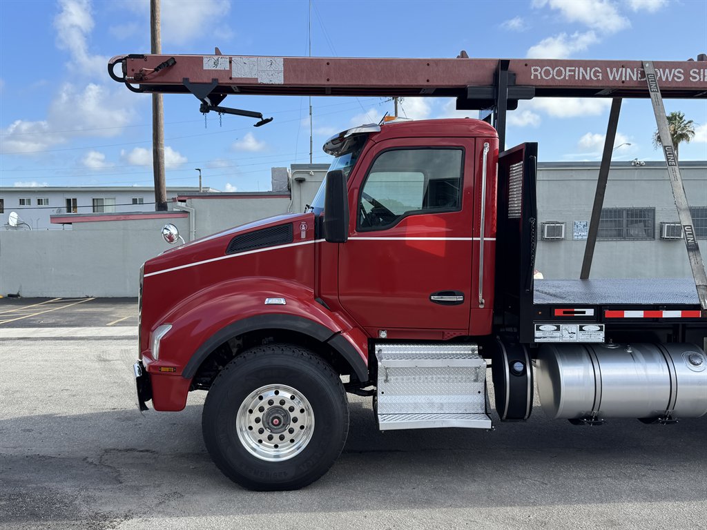 2016 Kenworth T880 - $74,995