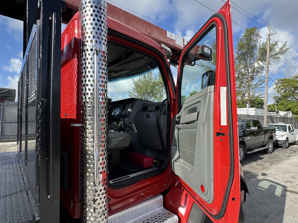 2016 Kenworth T880 - $74,995