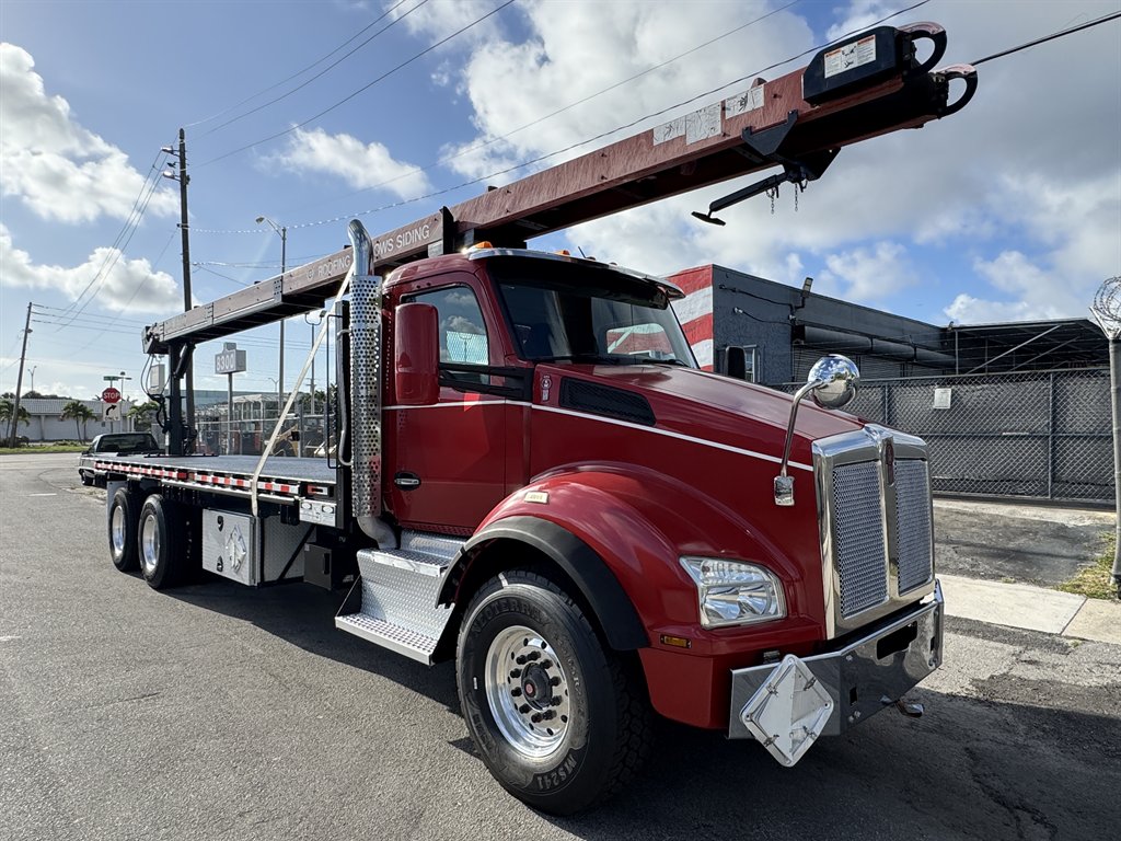 2016 Kenworth T880 - $74,995