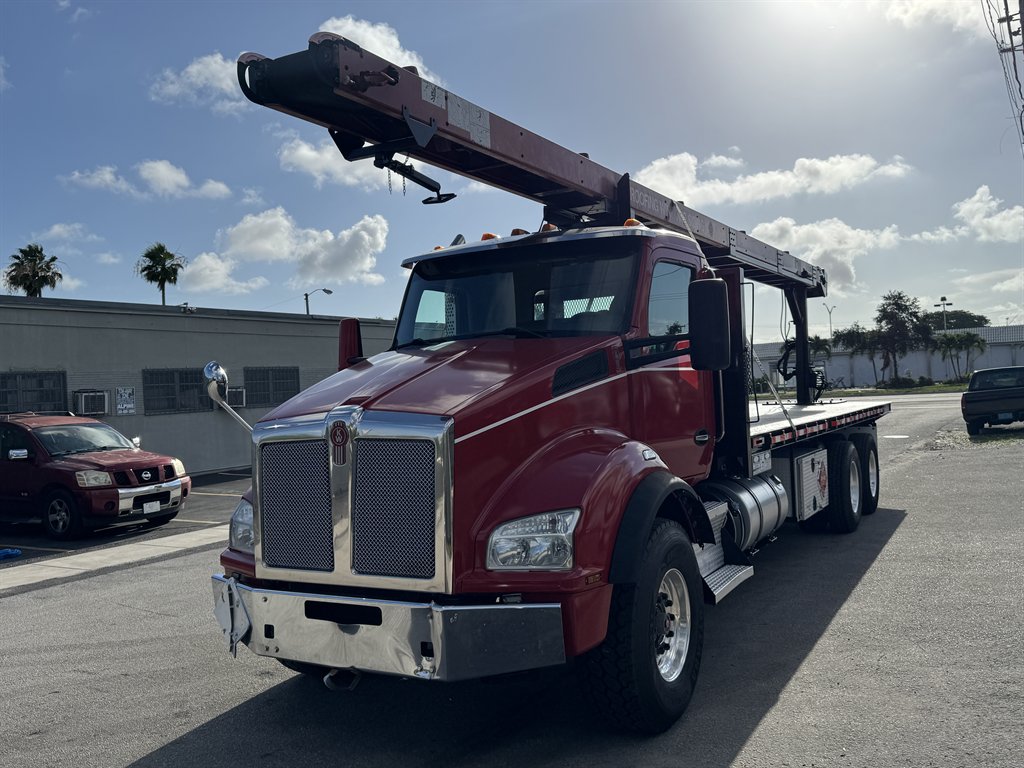 2016 Kenworth T880 - $74,995