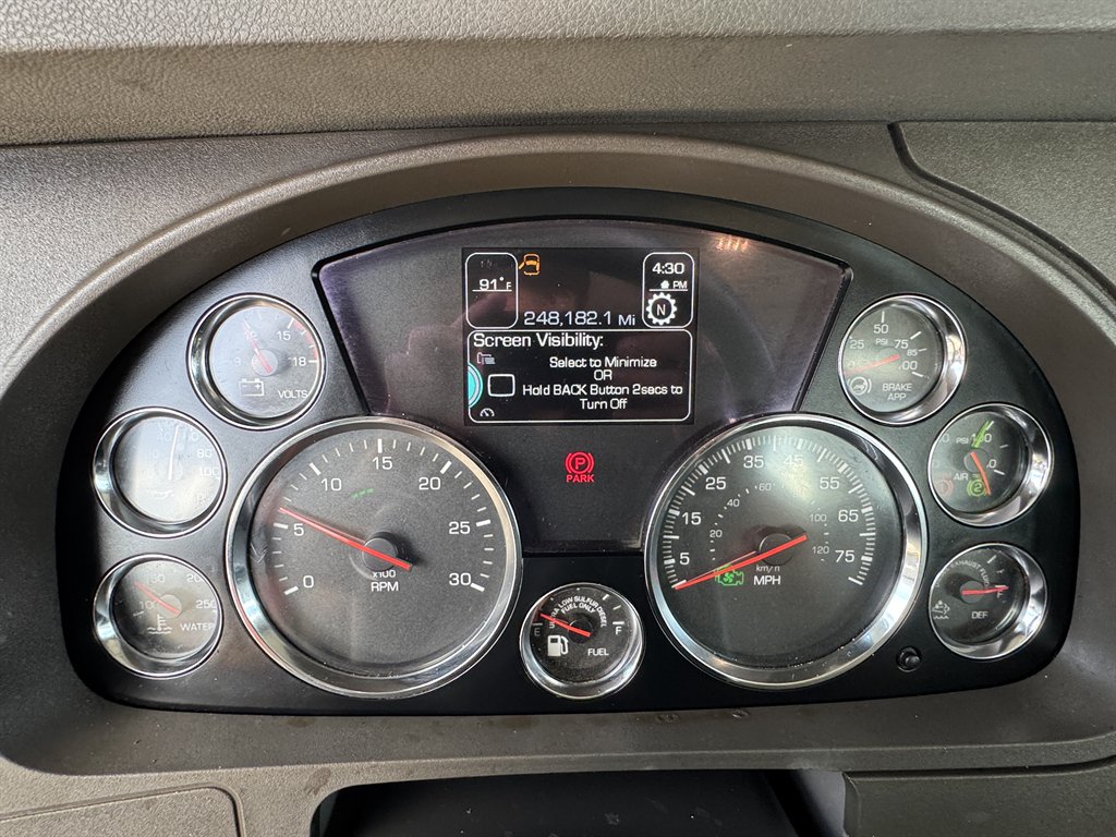 2016 Kenworth T880 - $74,995