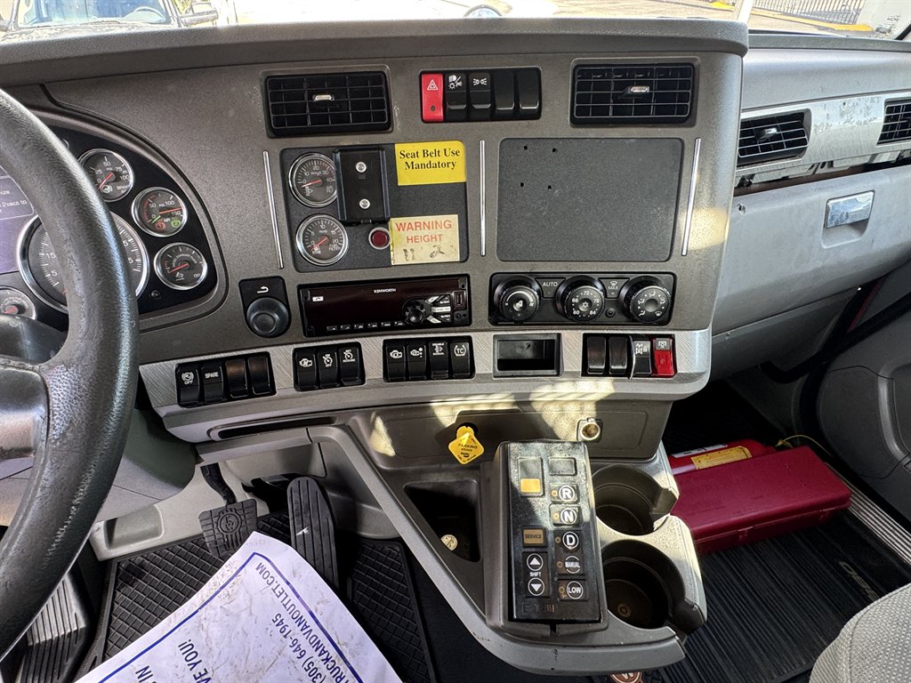 2016 Kenworth T880 - $74,995
