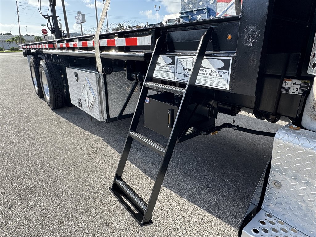 2016 Kenworth T880 - $74,995