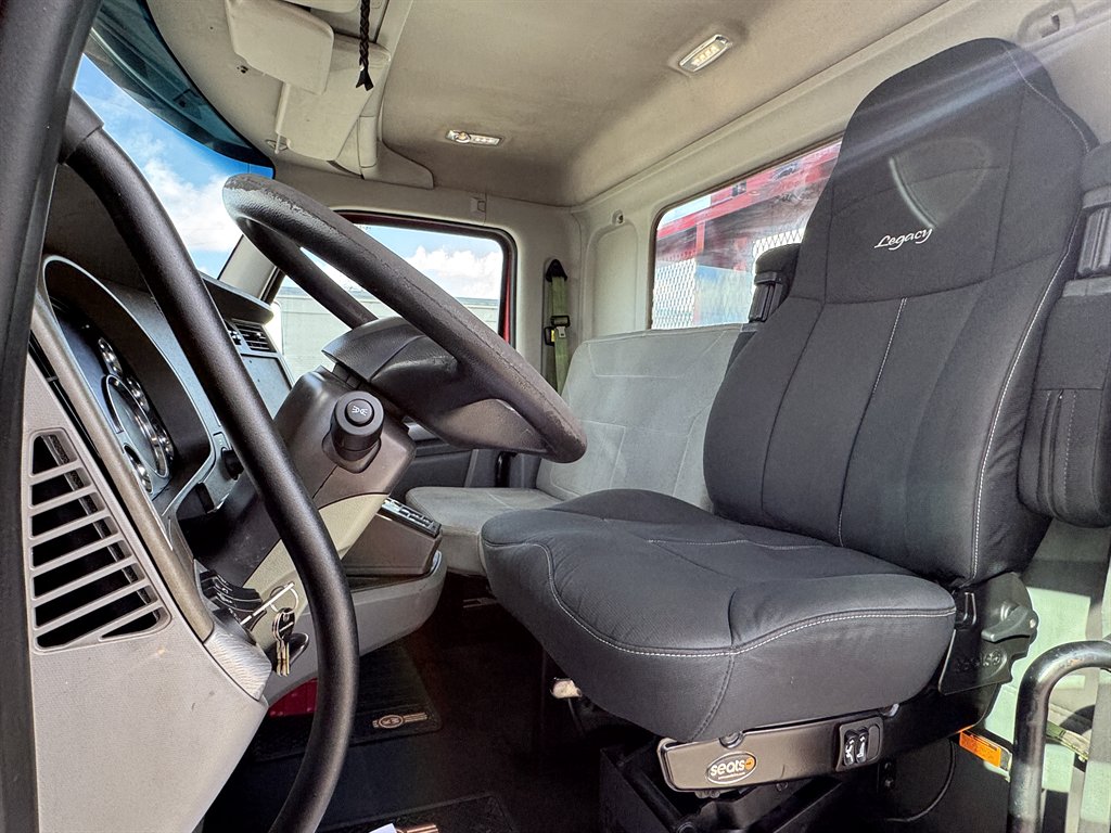 2016 Kenworth T880 - $74,995