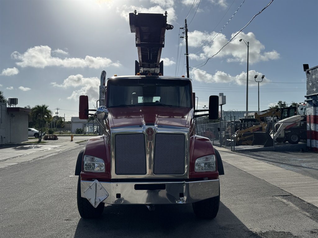 2016 Kenworth T880 - $74,995