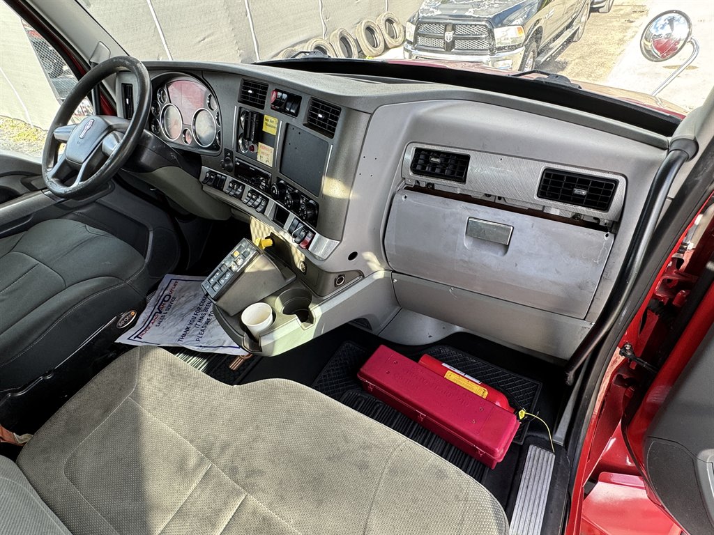 2016 Kenworth T880 - $74,995