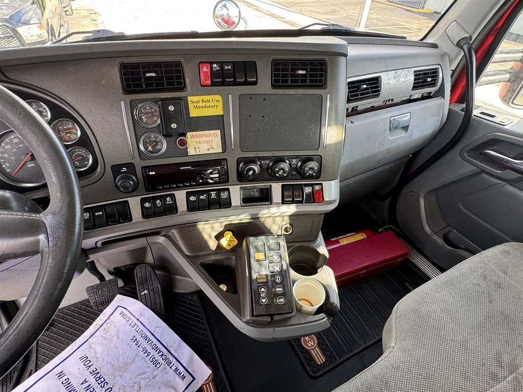2016 Kenworth T880 - $74,995