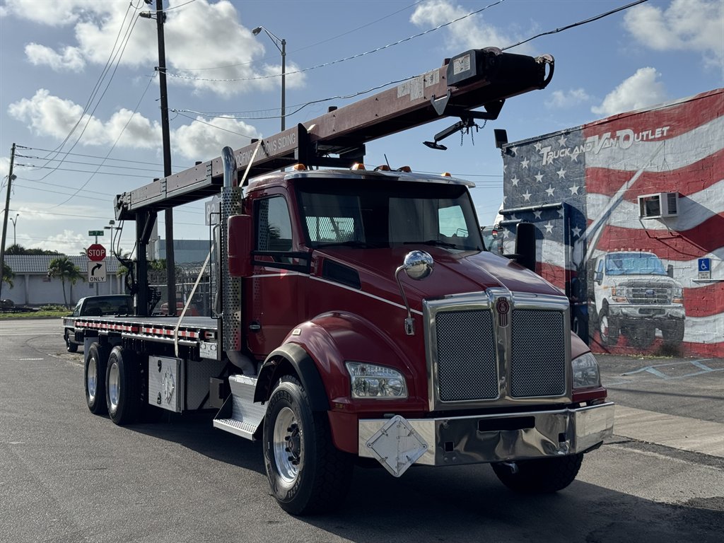 2016 Kenworth T880 - $74,995