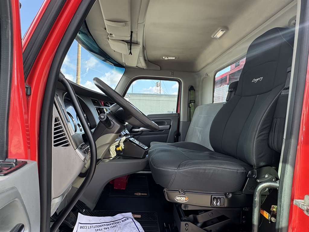 2016 Kenworth T880 - $74,995