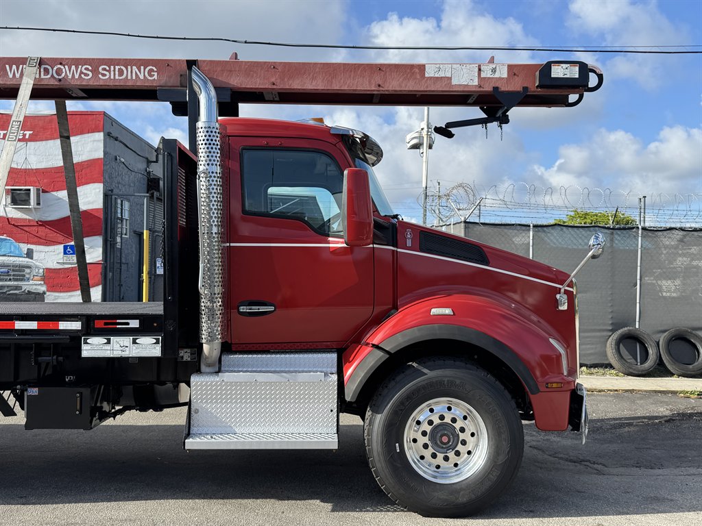 2016 Kenworth T880 - $74,995