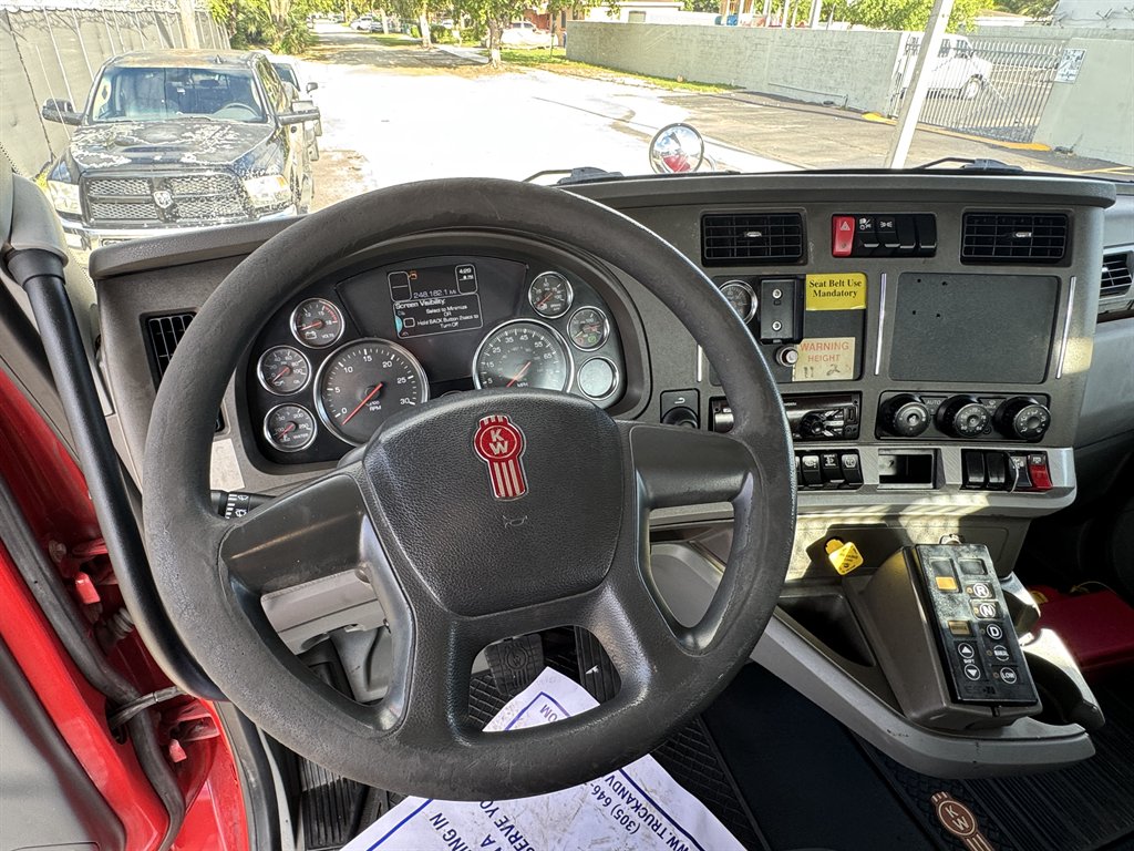 2016 Kenworth T880 - $74,995