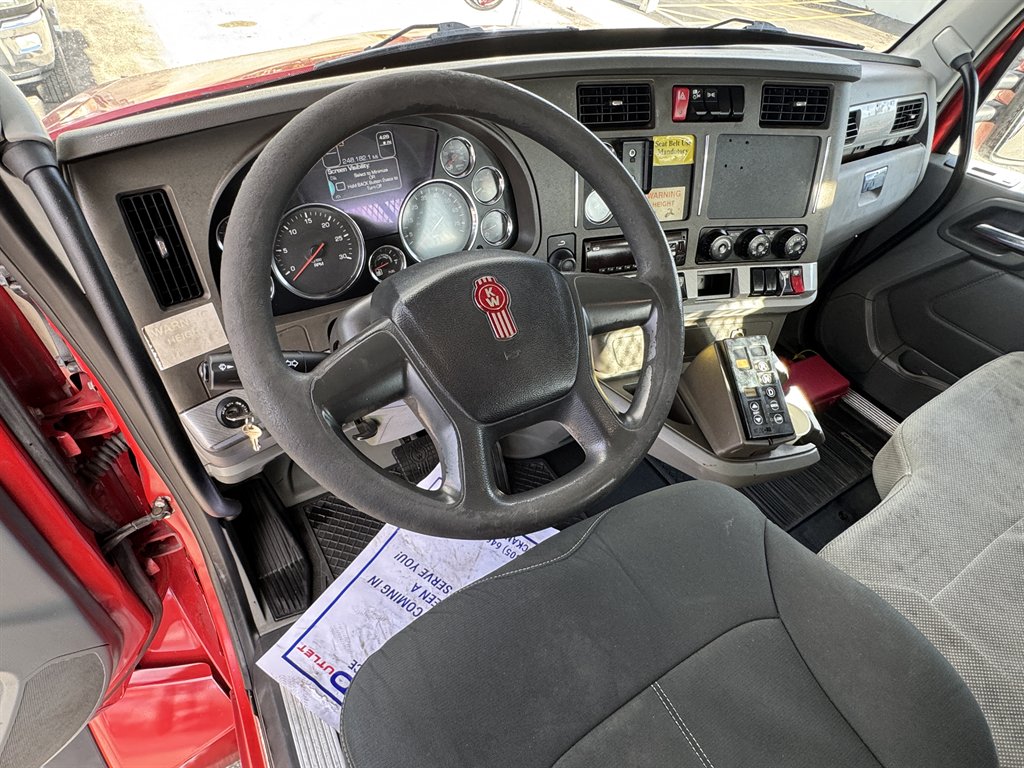 2016 Kenworth T880 - $74,995