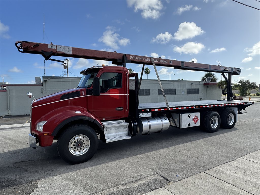 2016 Kenworth T880 - $74,995
