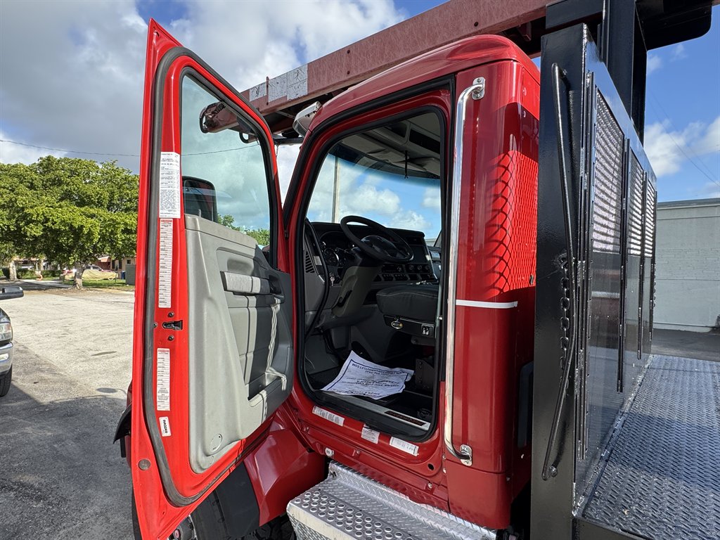 2016 Kenworth T880 - $74,995