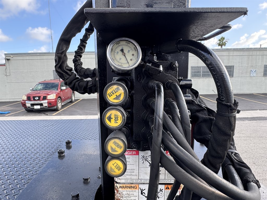 2016 Kenworth T880 - $74,995