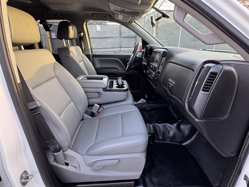 2019 Chevrolet Silverado Ld - $16,995