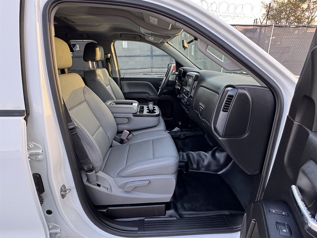 2019 Chevrolet Silverado Ld - $16,995