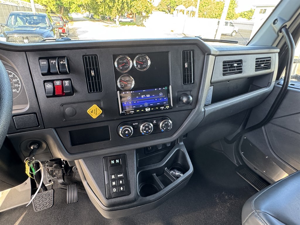 2025 Kenworth T600 - $88,995