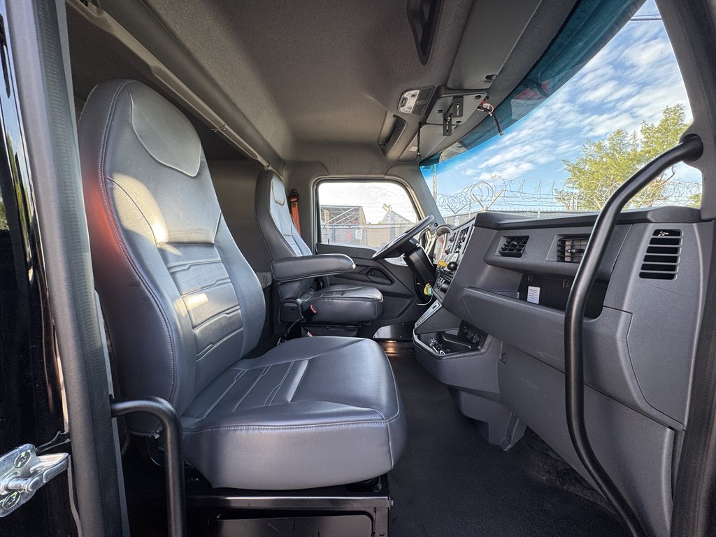 2025 Kenworth T600 - $88,995