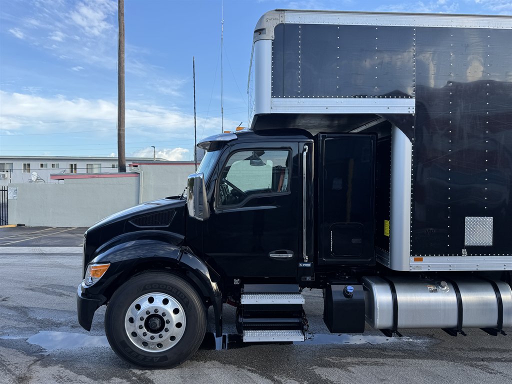 2025 Kenworth T600 - $88,995