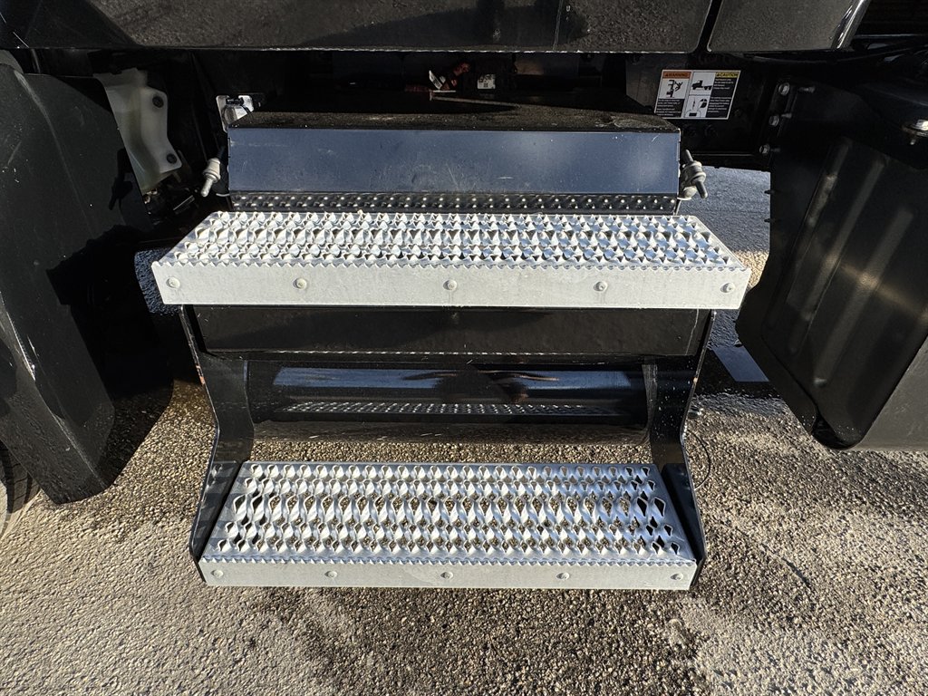 2025 Kenworth T600 - $88,995