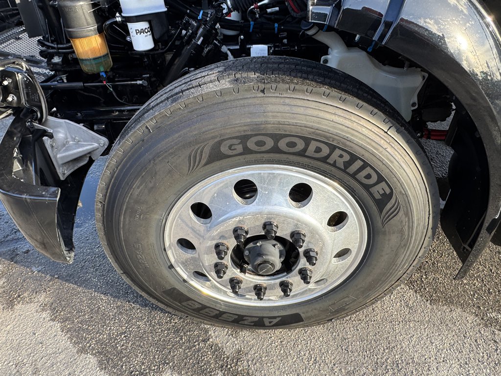 2025 Kenworth T600 - $88,995