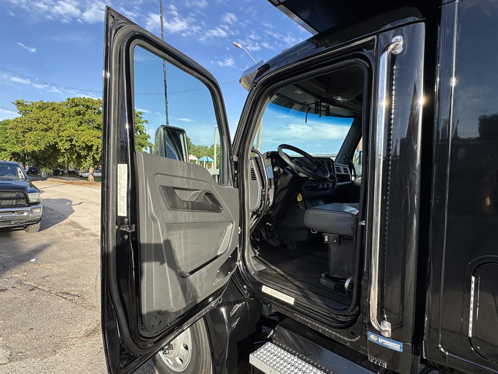 2025 Kenworth T600 - $88,995