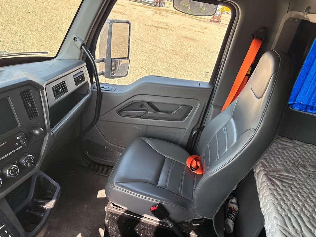 2025 Kenworth T600 - $88,995