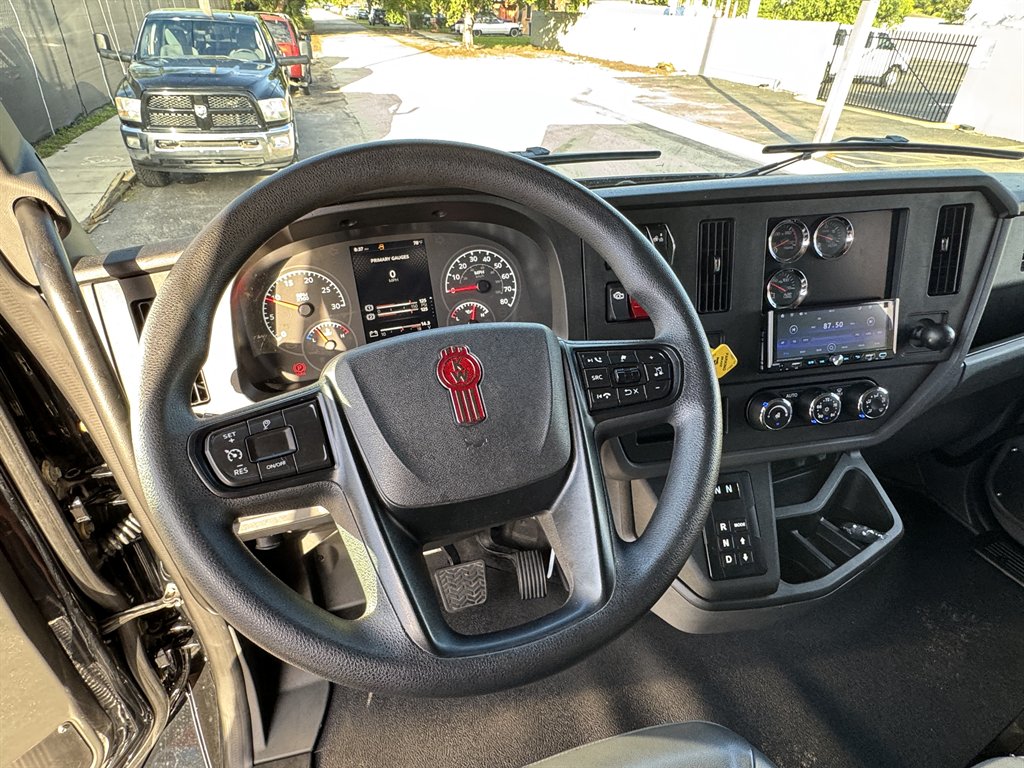 2025 Kenworth T600 - $88,995