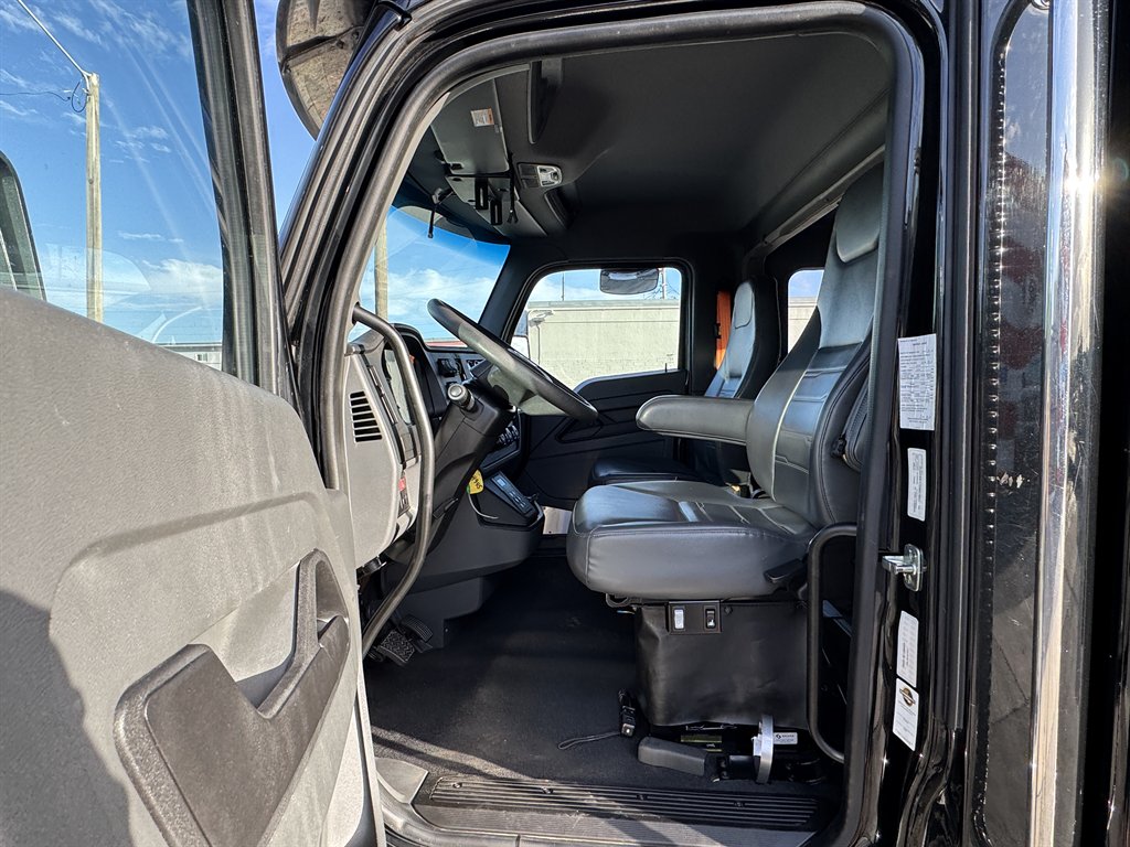 2025 Kenworth T600 - $88,995