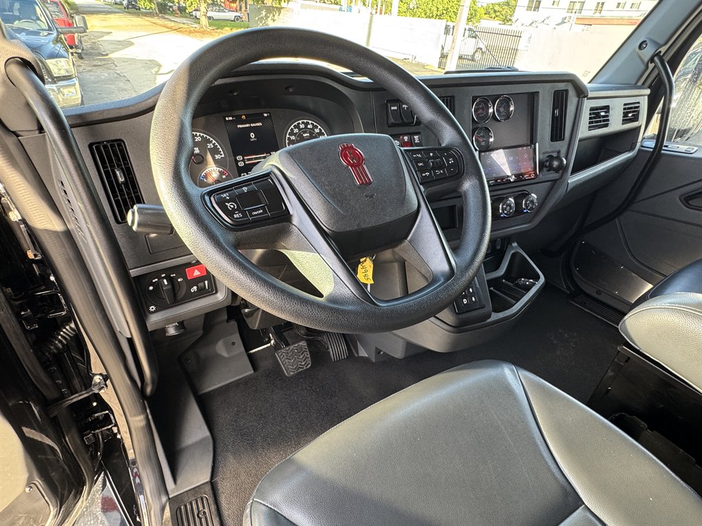 2025 Kenworth T600 - $88,995