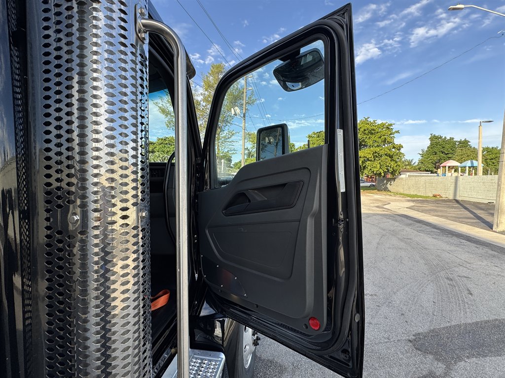 2025 Kenworth T600 - $88,995