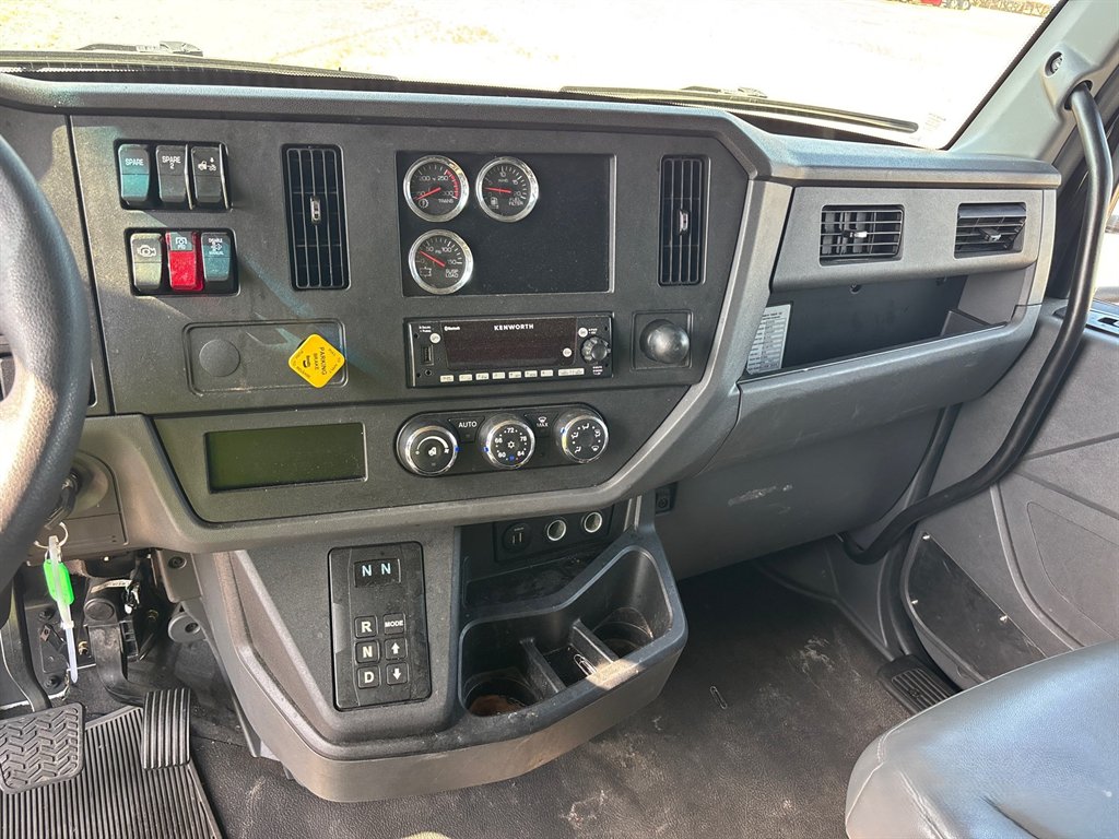 2025 Kenworth T600 - $88,995