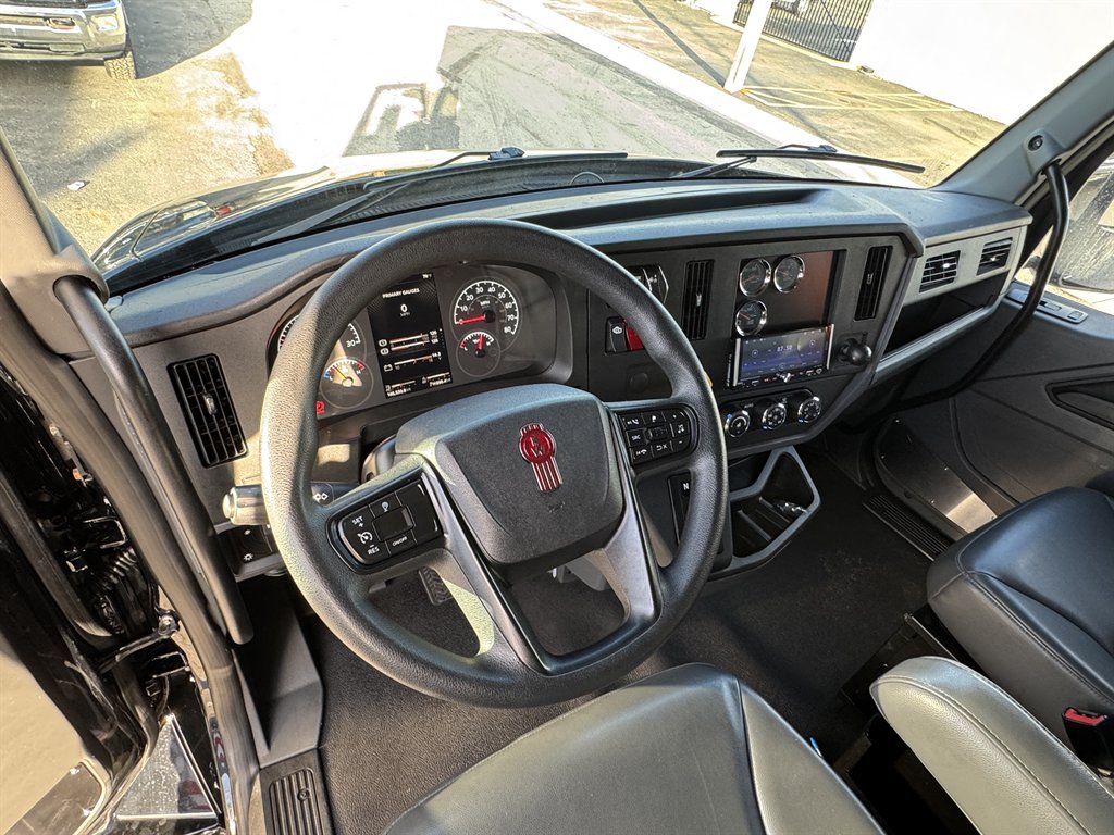 2025 Kenworth T600 - $88,995